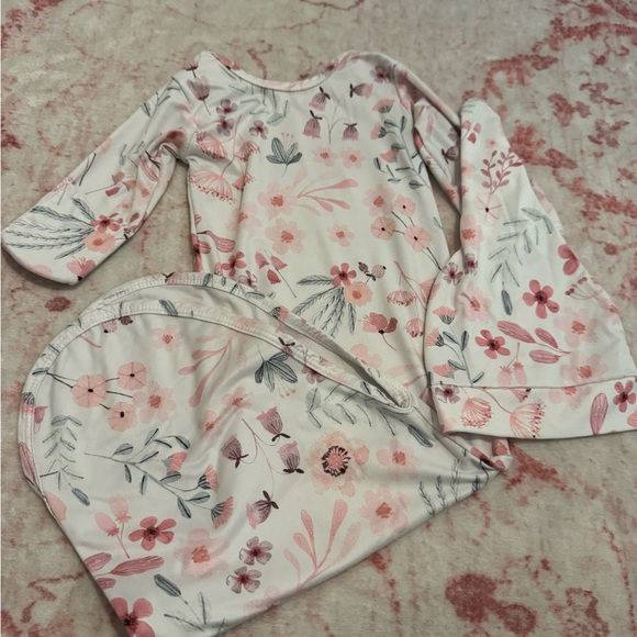 Terriboo Baby Girl (0-3 months) Long Sleeve Knotted gowns with matching hat x4 - Picture 11 of 11